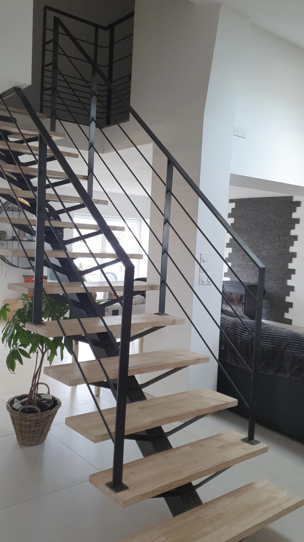 Escalier limon central brut scaer